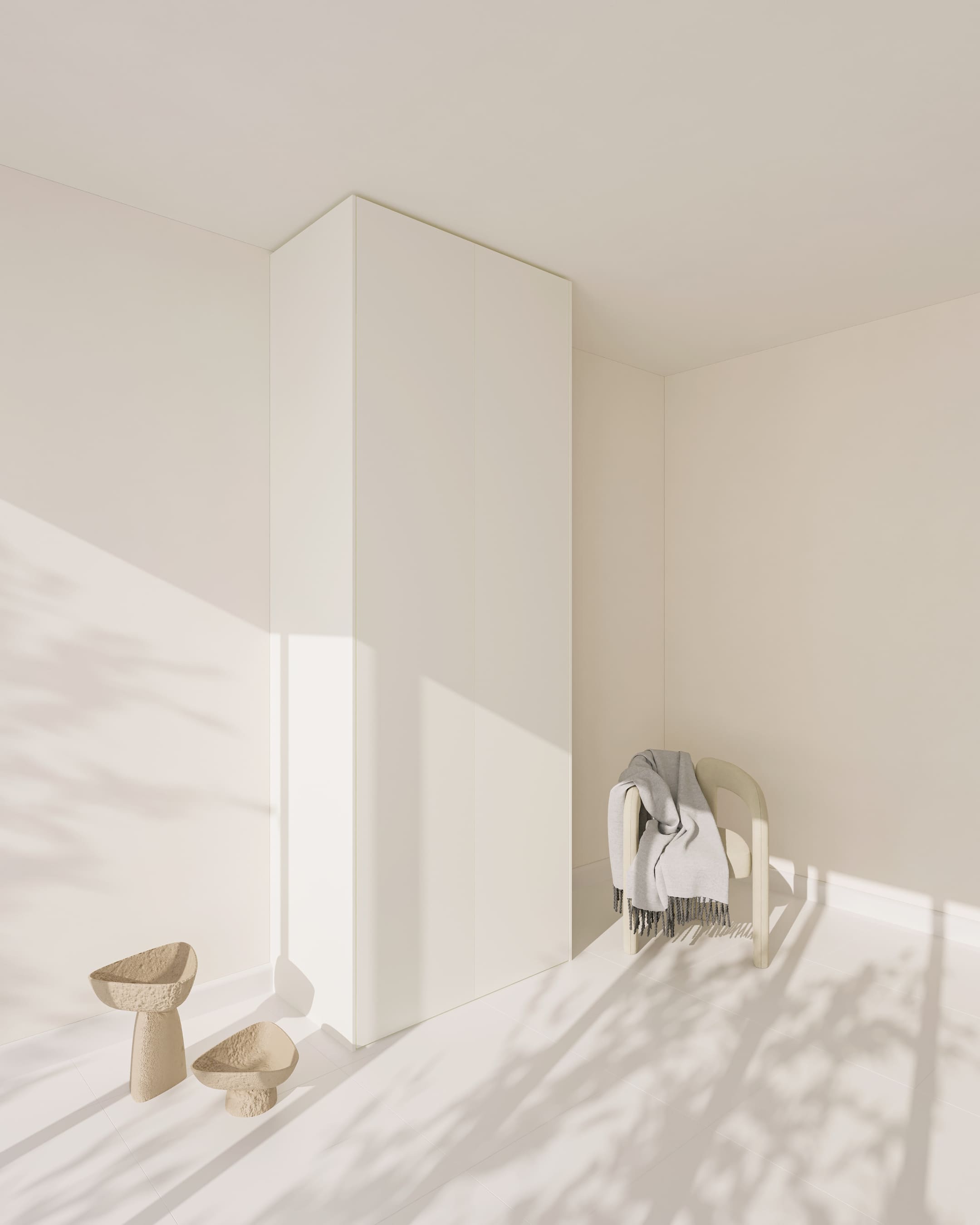 Eine matte, cremeweiße PAX Außenseite in einem minimalistisch eingerichteten Raum.