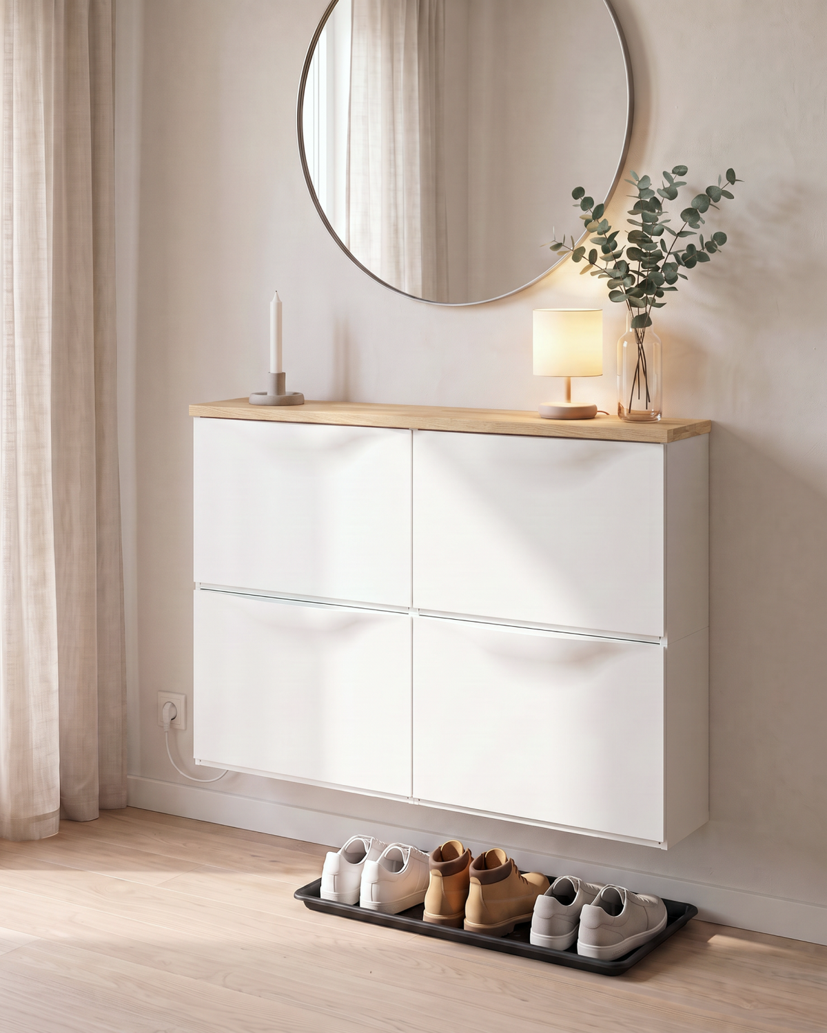 Massivholz-Deckplatte aus Eiche in White Oak (helle Eiche) auf einem weißen IKEA TRONES Schuhschrank