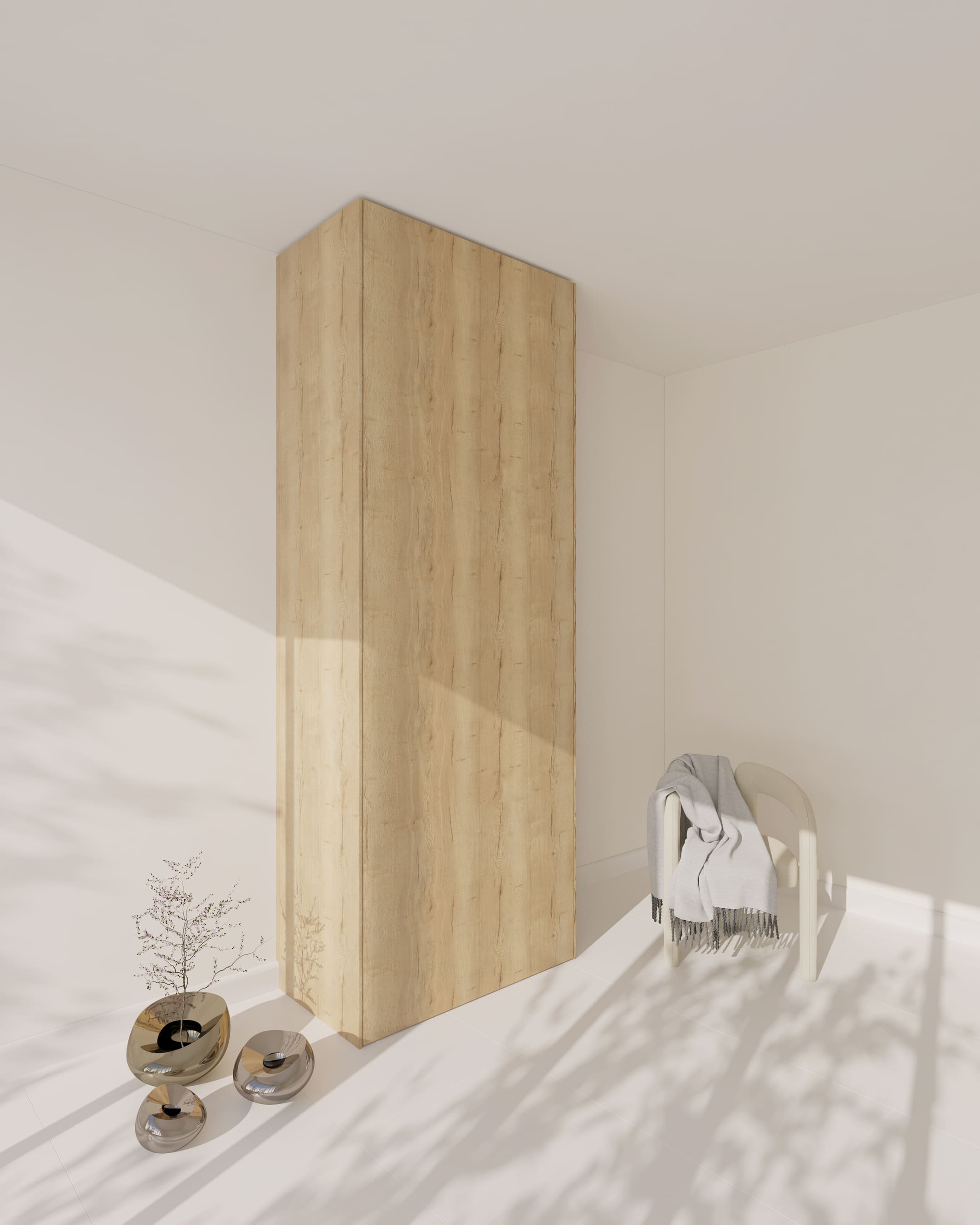 Eine hellholzfarbene PAX Schrankaußenseite in einem minimalistisch eingerichteten Raum.