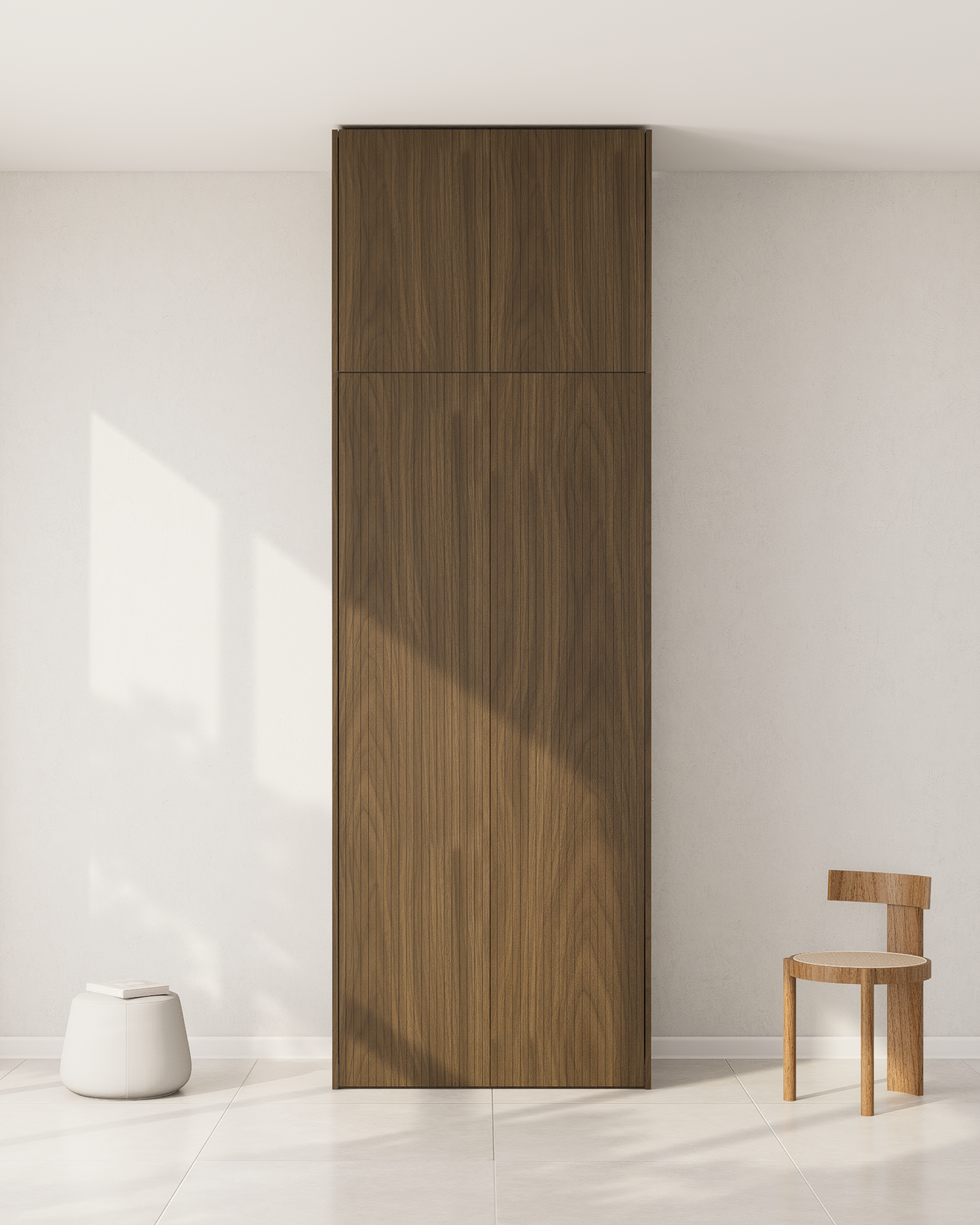 Dunkle Holzschranktür mit vertikalen Rillen für den PAX Aufsatzschrank.