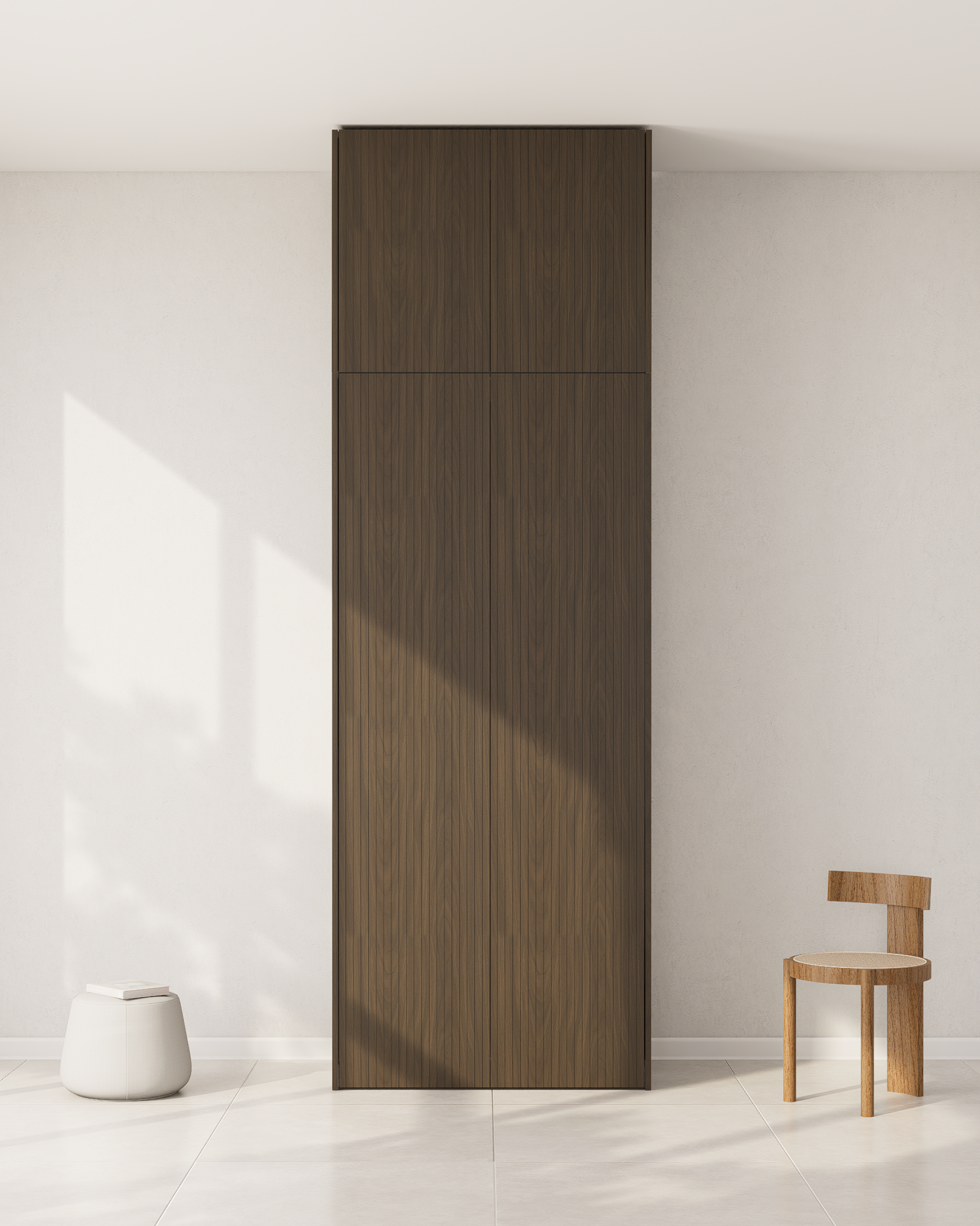 Dunkle PAX Aufsatzschranktür aus Echtholzfurnier mit vertikalen Rillen in einem modernen Raum.