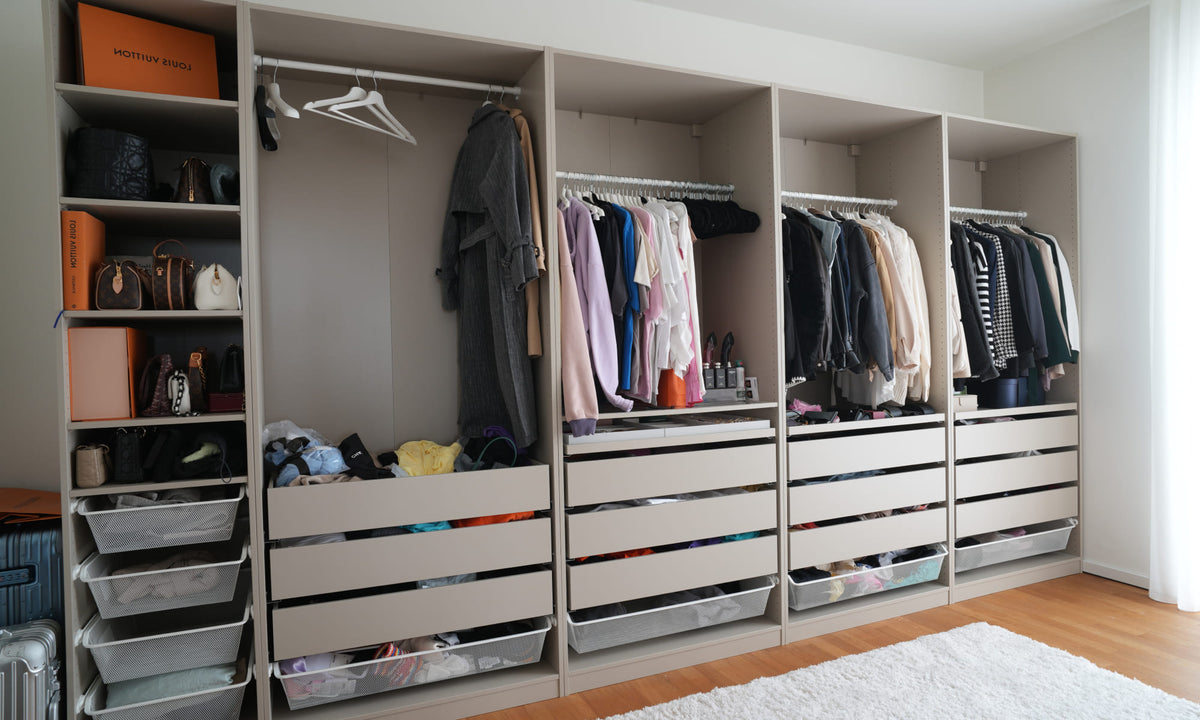 Vorher: offener IKEA PAX